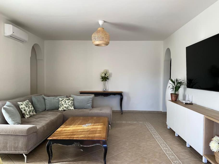 Comfortable Family House With Pool And Jacuzzi コスタ・デ・アンティグア エクステリア 写真