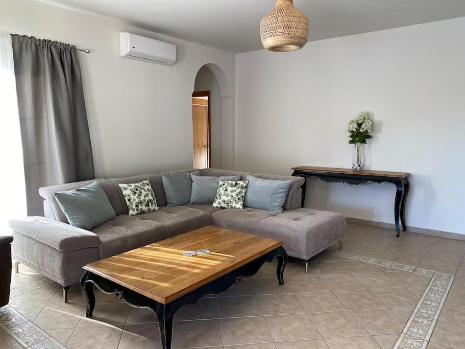 Comfortable Family House With Pool And Jacuzzi コスタ・デ・アンティグア エクステリア 写真